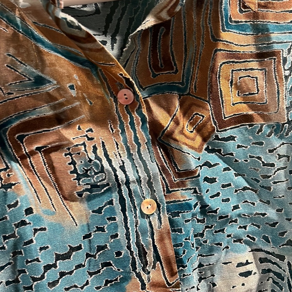 Alfred Dunner Button front top. Sheer fabric. Chestnut Hill group name style - Picture 5 of 6